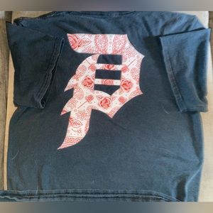 MEDIUM Primitive skaters T-shirt